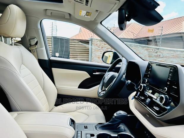 Toyota Highlander XLE 2022 Black