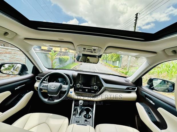 Toyota Highlander XLE 2022 Black