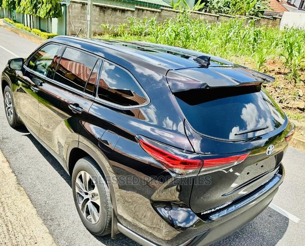 Toyota Highlander XLE 2022 Black