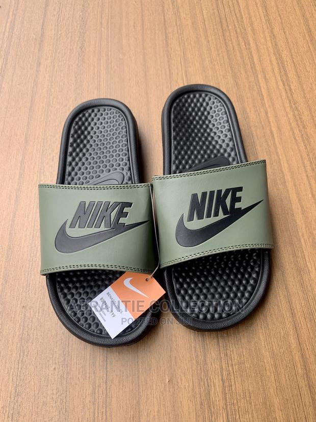 Nike Benassi Slides · Photo 3