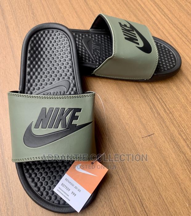 Nike Benassi Slides · Photo 4