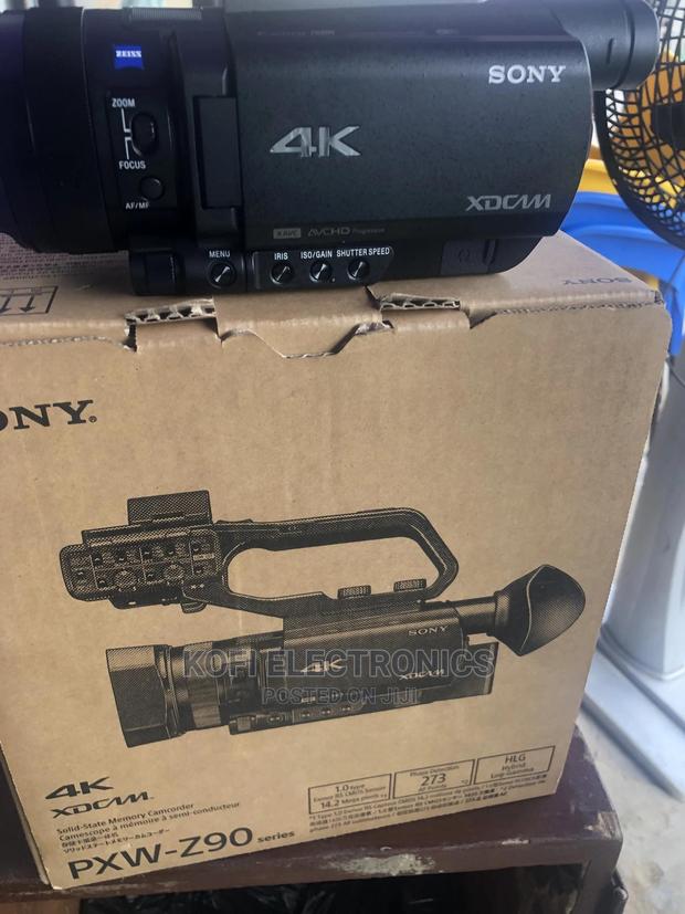 Compact Camcorder With Exmor RS CMOS Sensor Sony PXW-Z90 · Photo 2