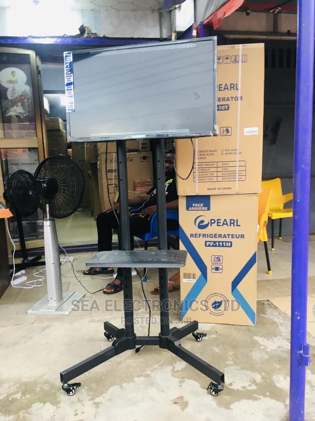 Trolley Mounts Tv Stand · Photo 3