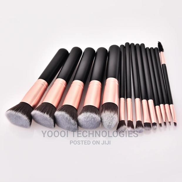 Quality 14pcs Makeup Brush Set With Carry Bag · Photo 3