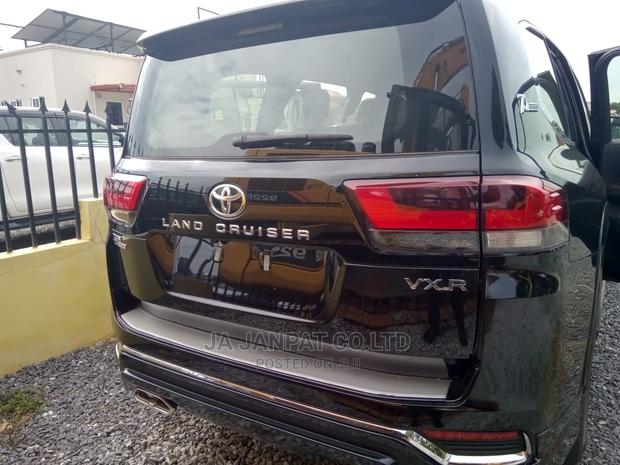 New Toyota Land Cruiser 2023 Black photo 4