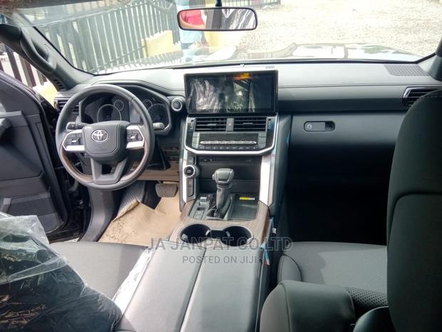 New Toyota Land Cruiser 2023 Black photo 5