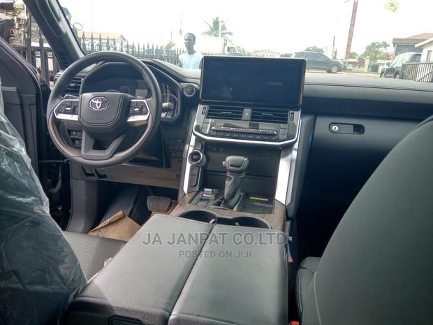 New Toyota Land Cruiser 2023 Black photo 6