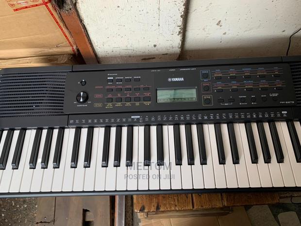 Keyboard PSR E273 · Photo 4