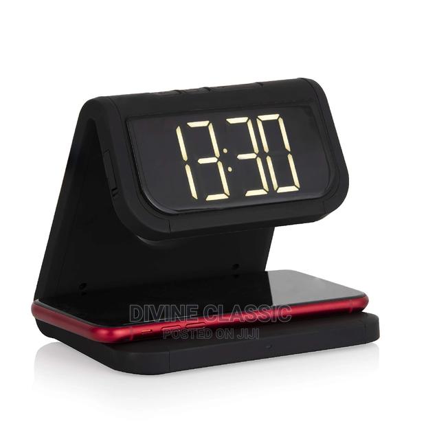 Akai Wireless Charging Alarm Clock · Photo 4