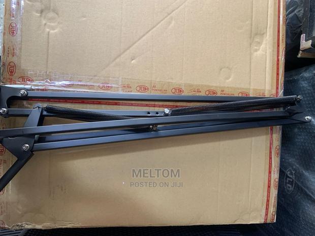 Studio Microphone Stand · Photo 2