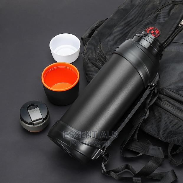 Insulated Water Jug Classic Vacuum Bottle With Plastic Cup · Photo 3