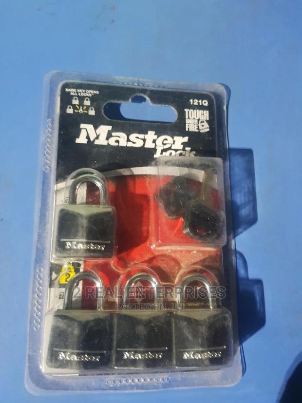 Master Lock Four Padlocks One Key 121q · Photo 4