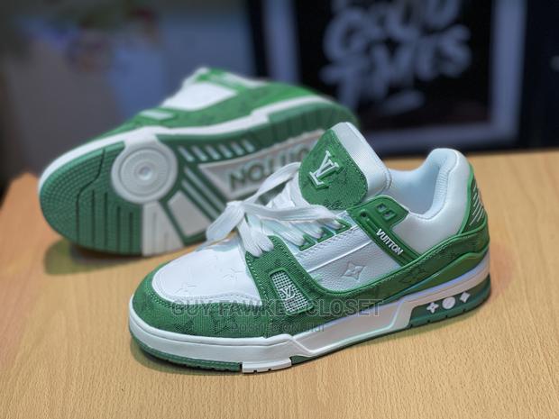 Louis Vuitton Sneakers · Photo 3