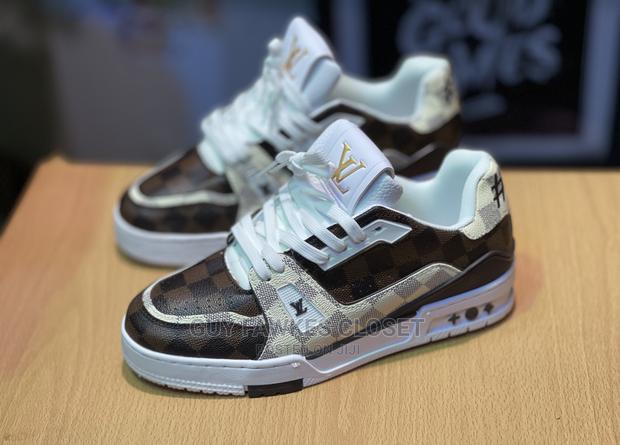 Louis Vuitton Sneakers · Photo 3