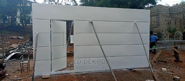 Wt Metal Gate · Photo 1