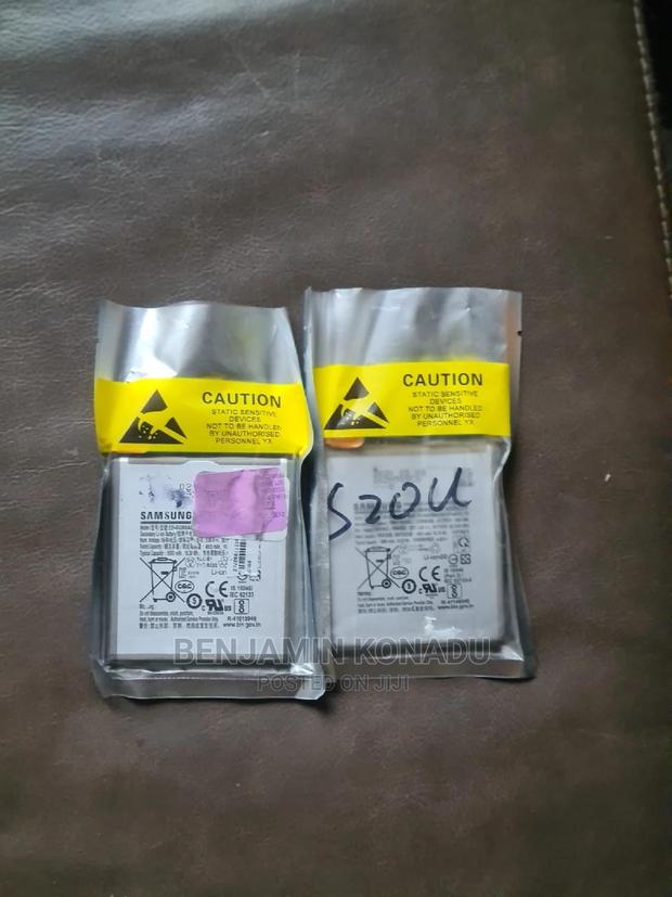 100% S20 Ultra Battery · Photo 3
