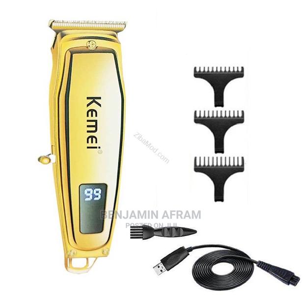 Travel With Your Rechargeable Hair Clippers · Photo 4