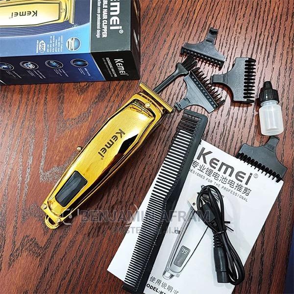 Travel With Your Rechargeable Hair Clippers · Photo 3