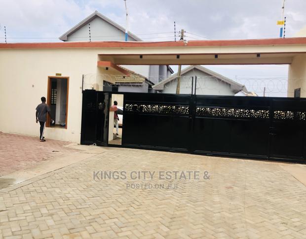 4bdrm House in Mile-7, Achimota for rent photo 11