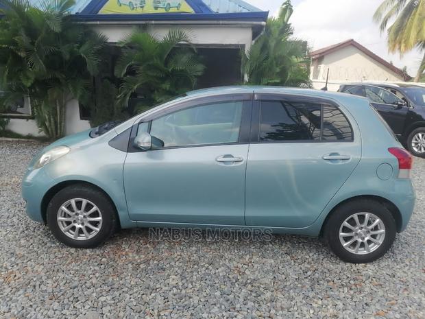 Toyota Vitz 1.3 AWD 5dr 2010 Silver