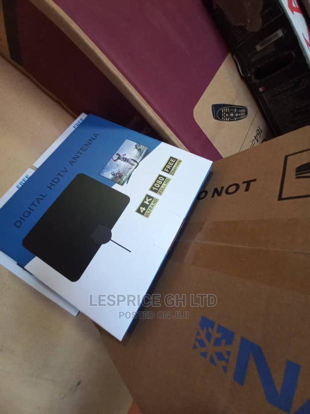 Feature Digital HD TV Antenna · Photo 2