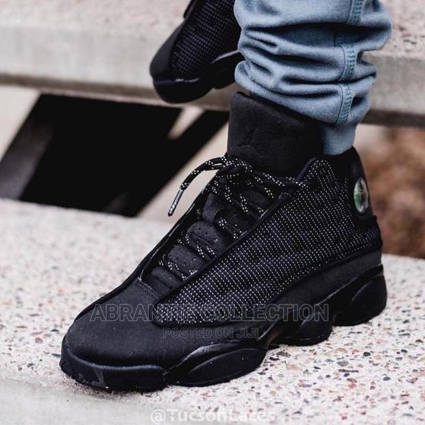 Air Jordan Retro 13 Black Cat · Photo 4