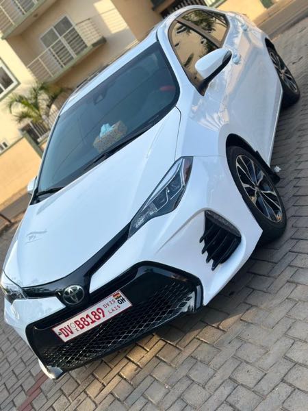 Toyota Corolla XSE (1.8L 4cyl 2A) 2019 White