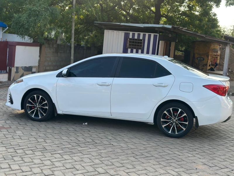 Toyota Corolla XSE (1.8L 4cyl 2A) 2019 White