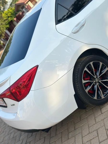 Toyota Corolla XSE (1.8L 4cyl 2A) 2019 White