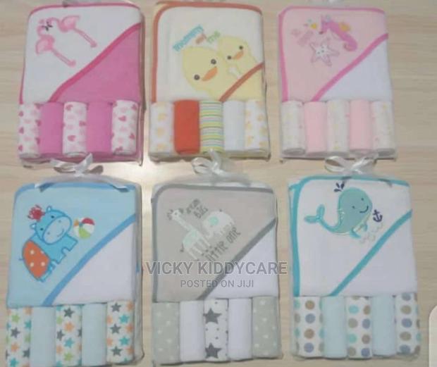 Hooded Towel and Mouth Towels · Photo 2