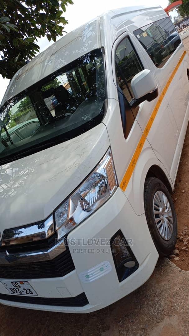 Rentals Buses . Minibus for Rent. 14 Passengers Bus for Rent · Photo 4