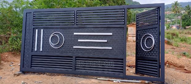 T R G Metal Gate · Photo 1