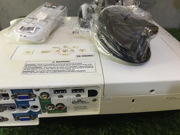 Epson Eb-1960,5000lumens Brightness Projectors photo 5