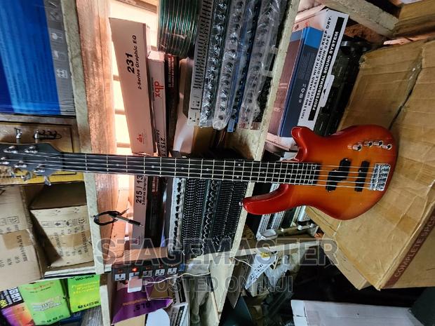 Bass Guitar 5 Strings · Photo 4