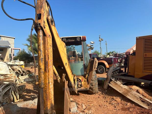 Backhoe - Case 4x4 Backhoe photo 4