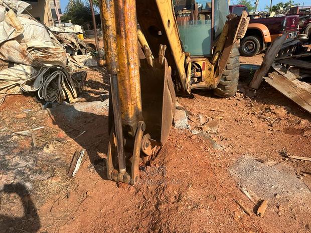 Backhoe - Case 4x4 Backhoe photo 9