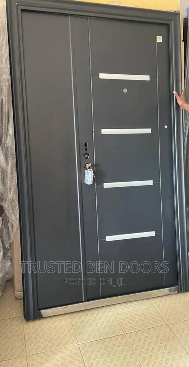 International Paladin One_ _half Doors [Single+Double Door] · Photo 2