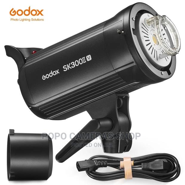 Godox SK300II v Strobe Lights · Photo 3