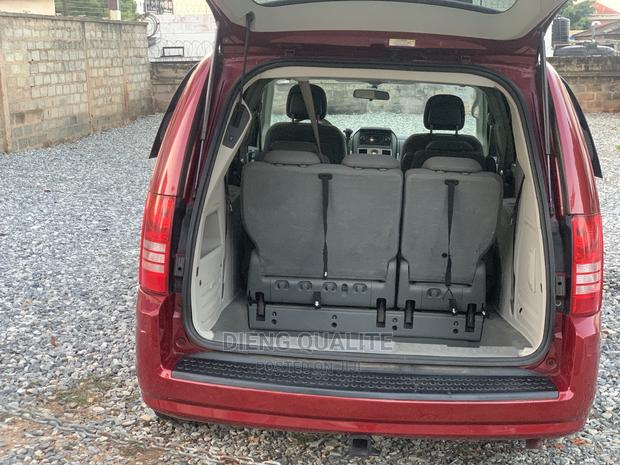Chrysler Town Country-7 Seater for Rental photo 11