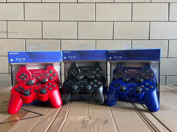 Ps3 Controllers · Photo 2