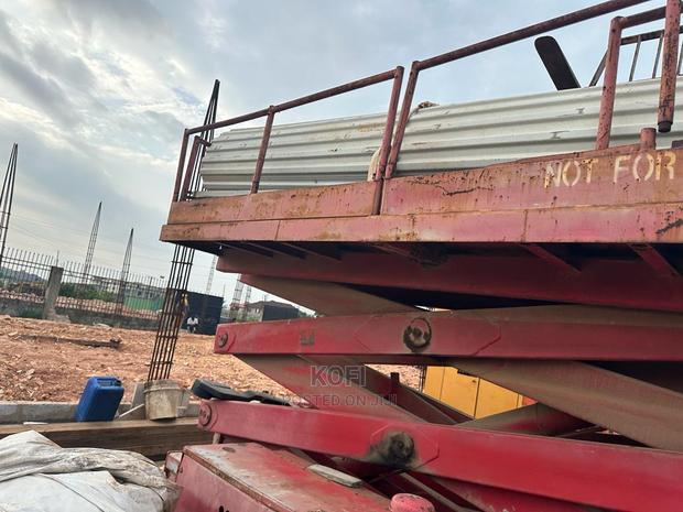 Grove Scissor Lift photo 2