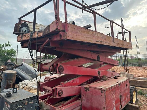 Grove Scissor Lift photo 5