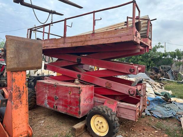 Grove Scissor Lift photo 6