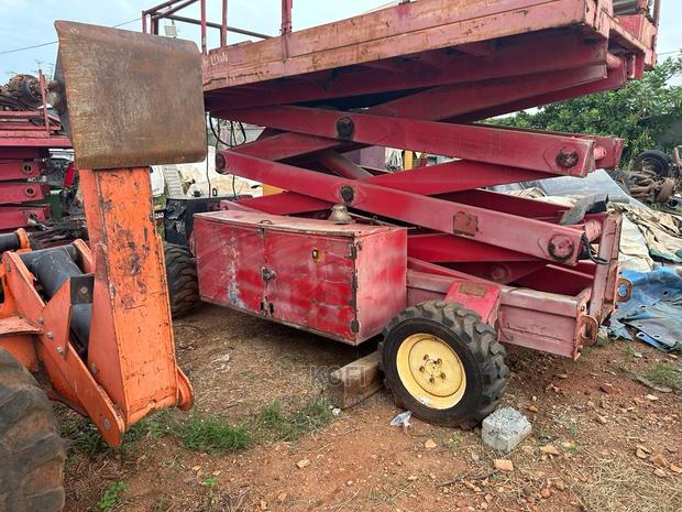 Grove Scissor Lift photo 8