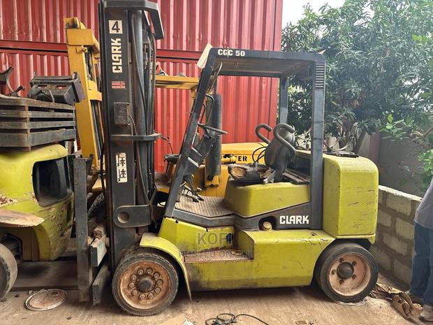 Forklift - 10,000 Lb Capacity Forklift