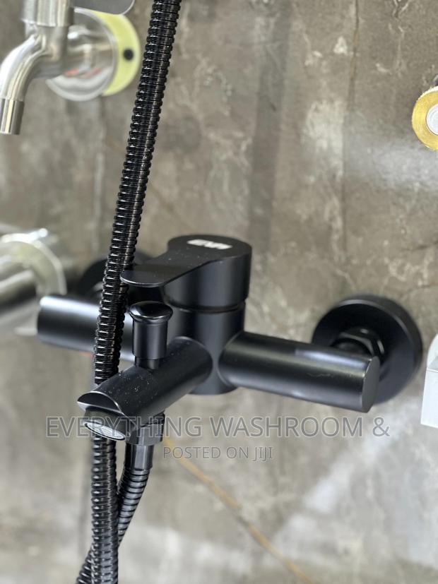 Black Shower-Shower Mixer-Two In1 Shower-Chain and Telephone · Photo 4