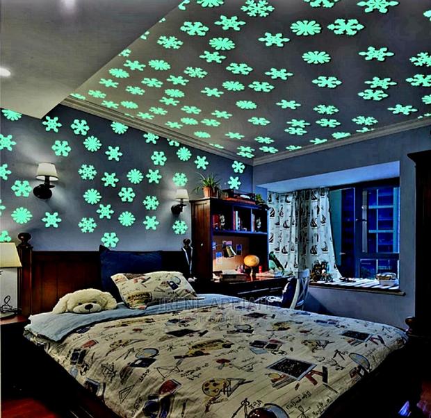 Glow In The Dark Snow Flakes · Photo 2