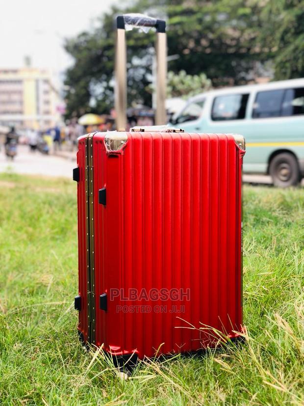 Zipless Trolling Traveling Luxurious Luggage Medium Size · Photo 4