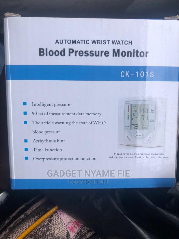 Automatic Wrist Watch Blood Pressure Monitor · Photo 4