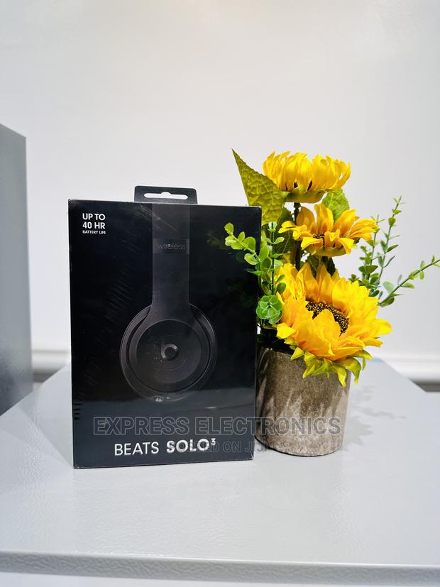 Best Buy for Less Beats Solo 3 Headphones · Photo 2